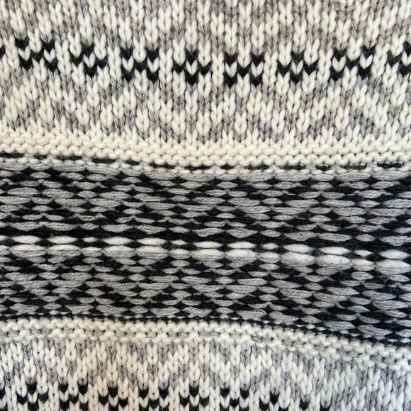 Old Navy Zipped Knit Sweater Jacket - Picture 3 of 4